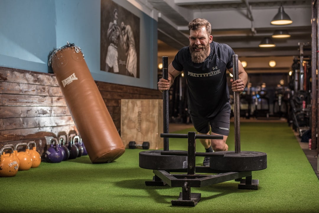 Photo Image: Fitness equipment Nouns: Glutes, training, gym